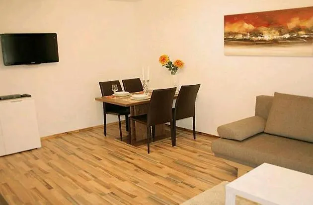 Traditional Apartments Viena
