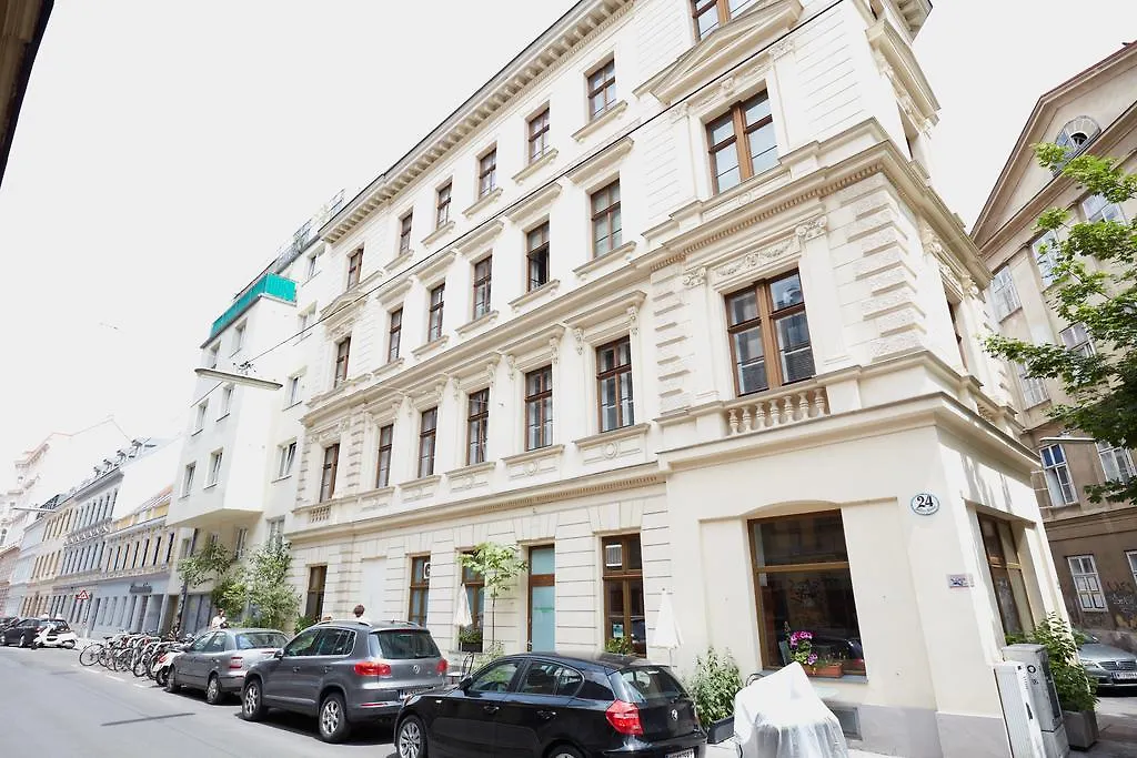 Traditional Apartments Viena